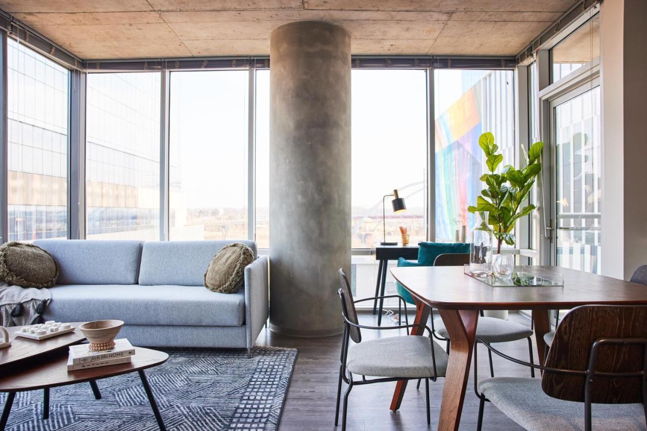 Placemakr Premier Sobro แนชวิลล์ ภายนอก รูปภาพ The interior of a typical apartment at The Standard East Village