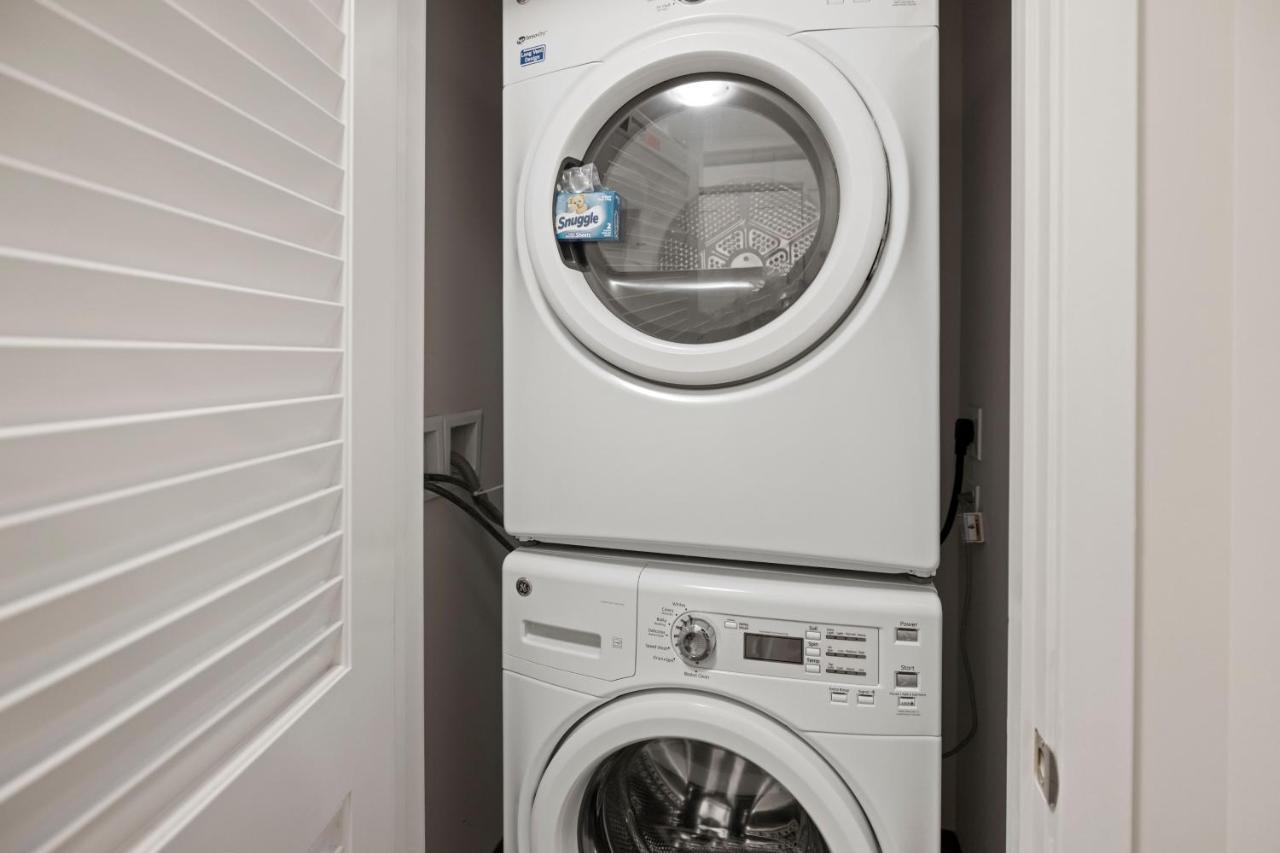 Placemakr Premier Sobro แนชวิลล์ ภายนอก รูปภาพ A stackable washer and dryer