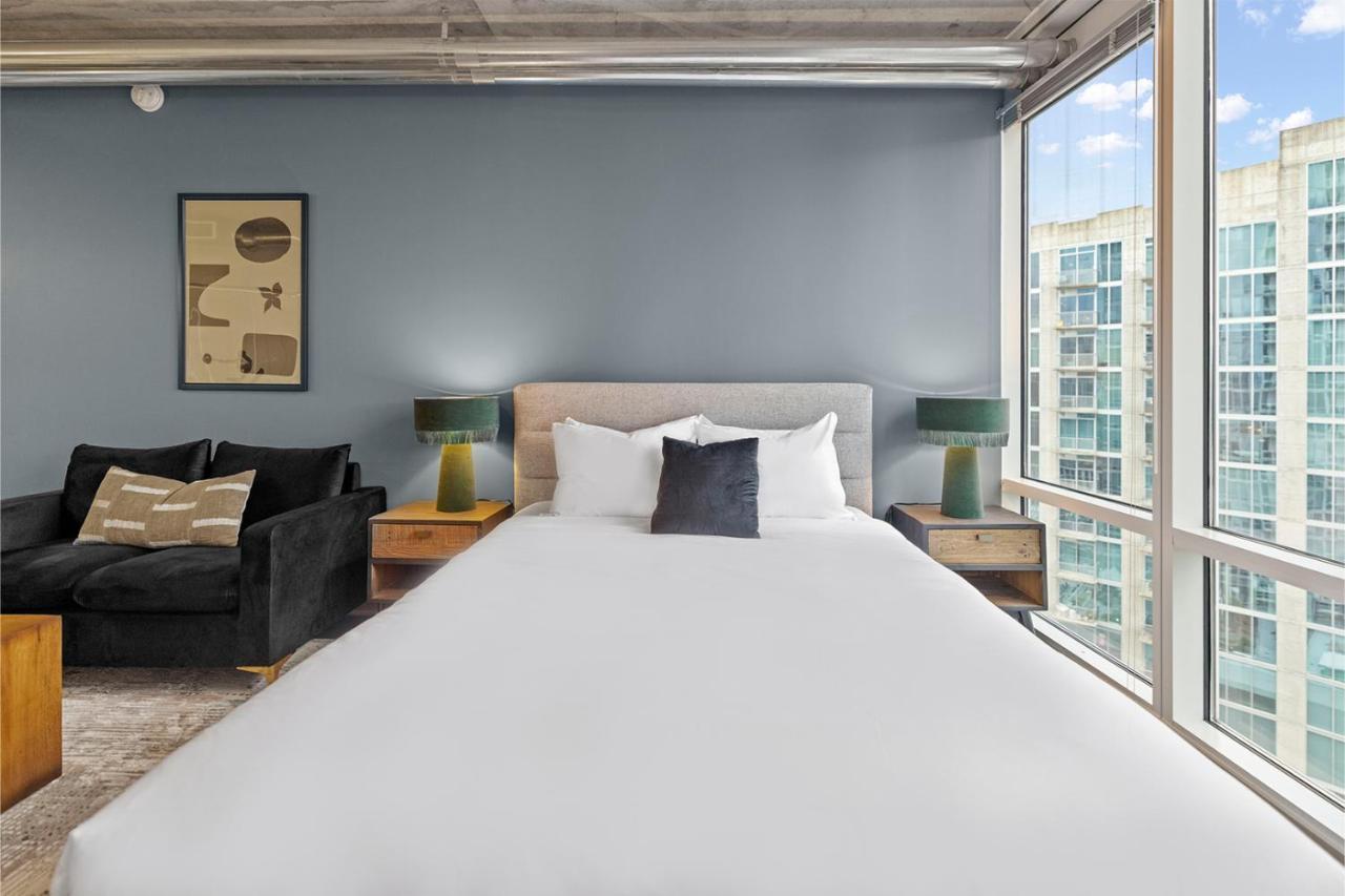 Placemakr Premier Sobro แนชวิลล์ ภายนอก รูปภาพ A bedroom at the Hilton Anatole