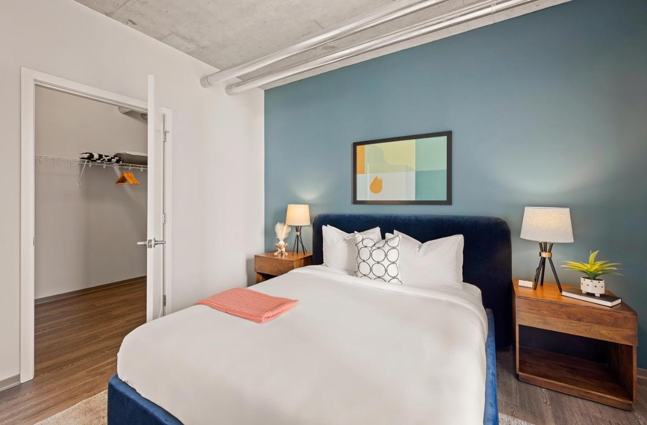 Placemakr Premier Sobro แนชวิลล์ ภายนอก รูปภาพ A bedroom at the Hotel Valencia