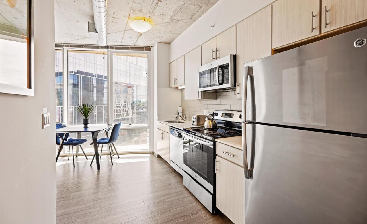 Placemakr Premier Sobro แนชวิลล์ ภายนอก รูปภาพ A kitchen in a typical apartment