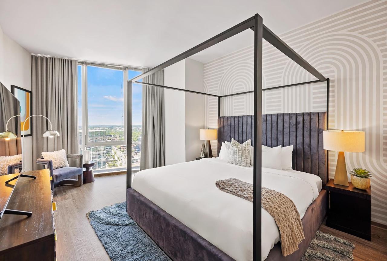 Placemakr Premier Sobro แนชวิลล์ ภายนอก รูปภาพ A bedroom at the West Hollywood Edition