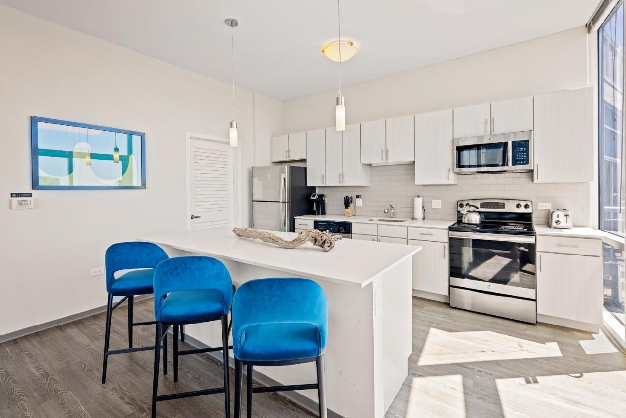 Placemakr Premier Sobro แนชวิลล์ ภายนอก รูปภาพ The kitchen in a typical apartment at The Standard