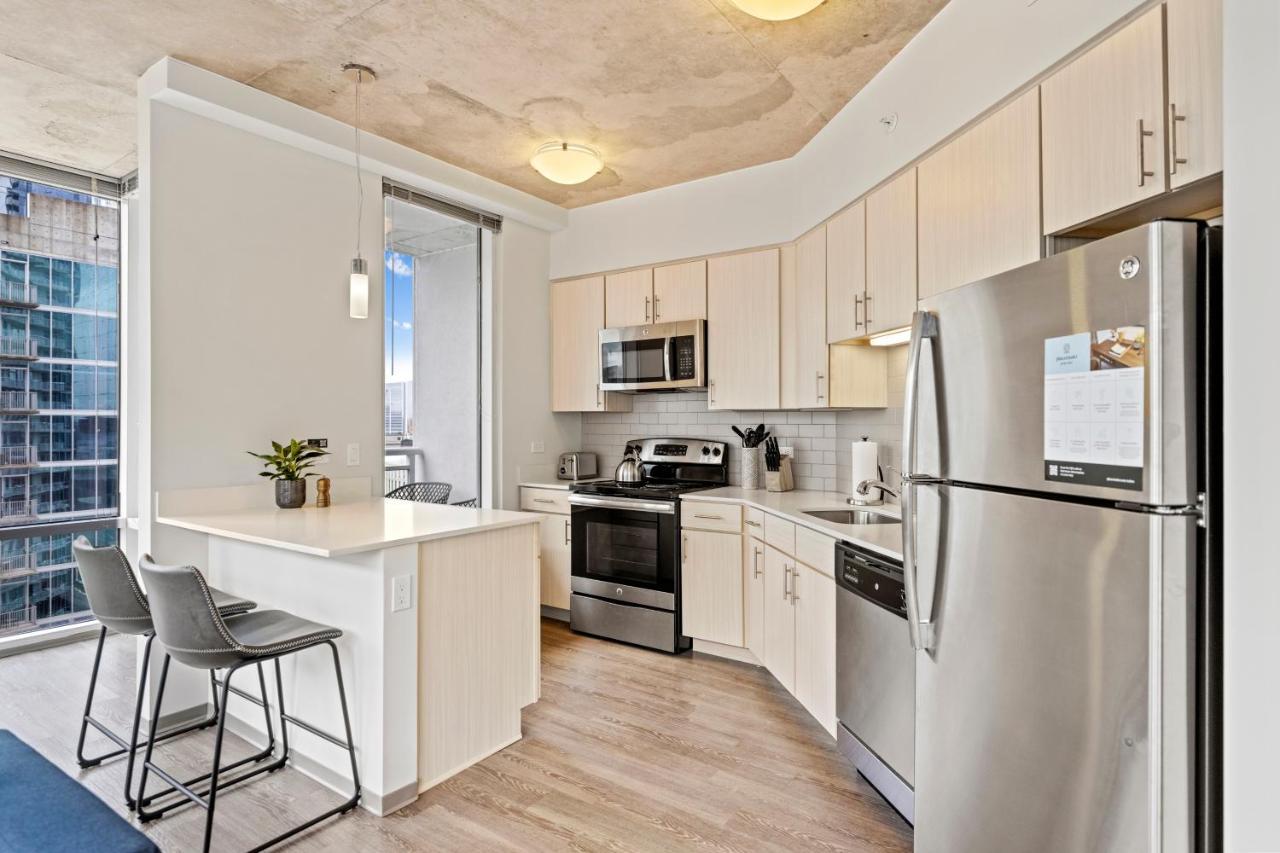 Placemakr Premier Sobro แนชวิลล์ ภายนอก รูปภาพ A kitchen in a typical apartment